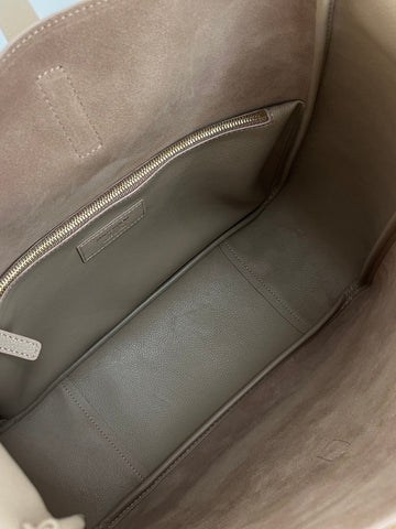 LE 5 À 7 LARGE SUPPLE 31 IN LIGHT BROWN GRAINED CALFSKIN