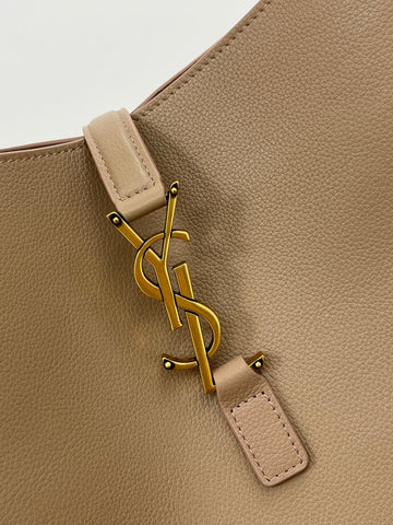 LE 5 À 7 LARGE SUPPLE 31 IN LIGHT BROWN GRAINED CALFSKIN
