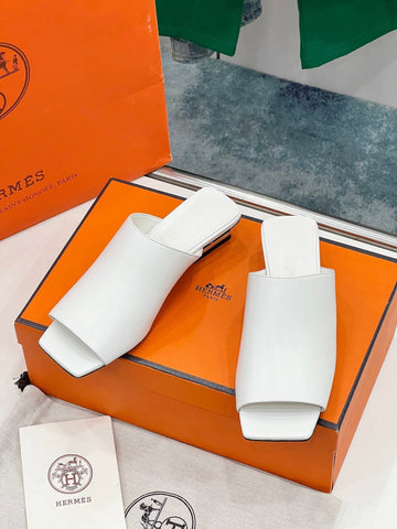 IDOLE SANDAL IN WHITE CALFSKIN