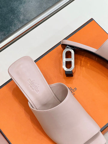 ICONIQUE 60 SANDAL IN BABY PINK CALFSKIN