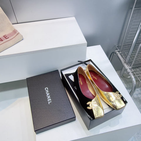 CHANEL 26S SQUARE-TOE FLATS IN GOLD LAMBSKIN AND BLACK SUEDE