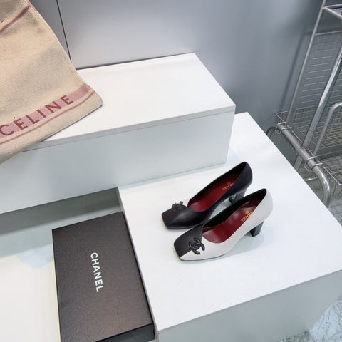 CHANEL 26S SQUARE-TOE HIGH HEELS 95 MM IN BLACK AND WHITE LAMBSKIN