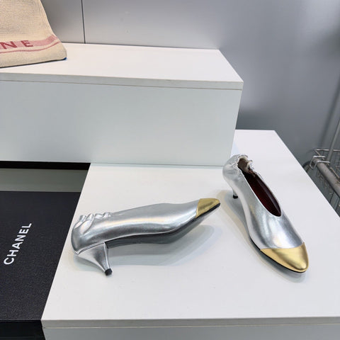 CHANEL 26S COLOR-BLOCK HIGH HEELS 45 MM IN SILVER AND GOLD LAMBSKIN