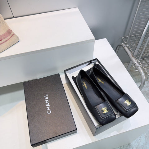 CHANEL 26S SQUARE-TOE BALLET FLATS IN BLACK LAMBSKIN