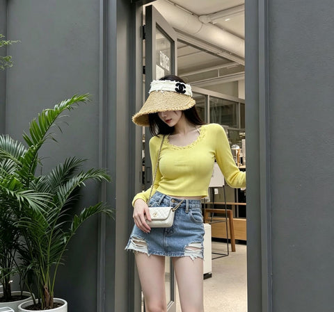 CHANEL 26S RAFFIA VISOR WITH BLACK CC LOGO 338095