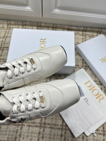 DIOR 26S LOW TOP SNEAKERS IN WHITE CALFSKIN DIOR LOGO