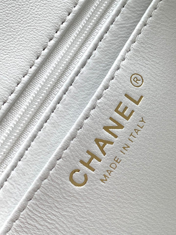 CC MEDIUM 25 FLAP BAG IN WHITE WOOL TWEED