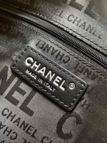 CHANEL 25S HOBO BAG 40 CM IN BLACK SMOOTH CALFSKIN