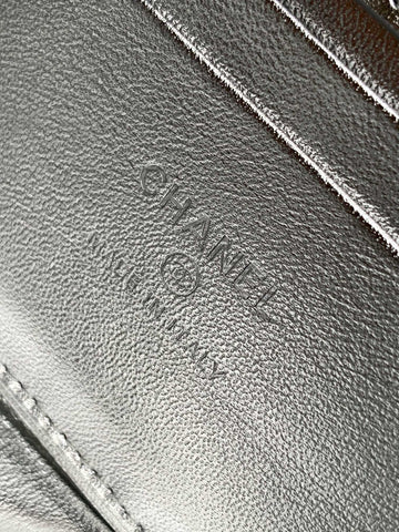 CHANEL 25S KELLY BAG 18 IN SILVER METALLIC LAMBSKIN WITH SILVER HARDWARE STYLE 3