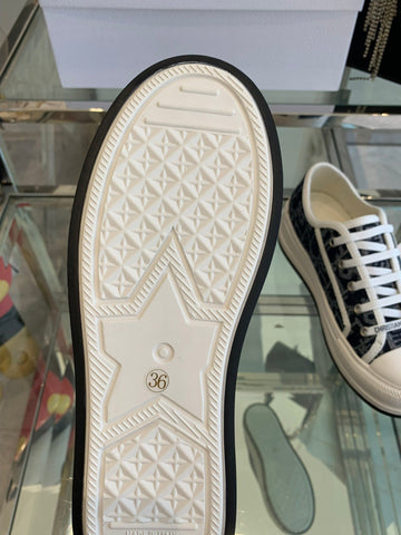 WALK'N PLATFORM SNEAKER IN IN NAVY BLUE EMBROIDERY ICONIC PATTERNS FABRIC