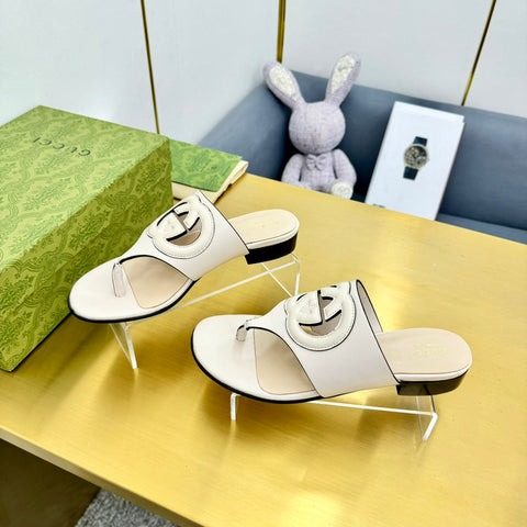 BLONDIE THONG SANDAL IN WHITE LAMBSKIN
