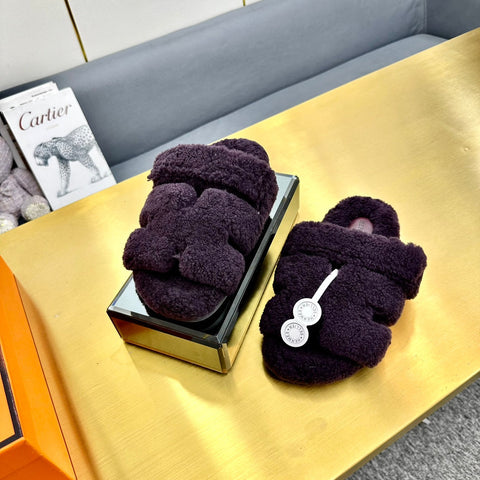 CHYPRE SANDAL IN EGGPLANT PURPLE SHEARLING