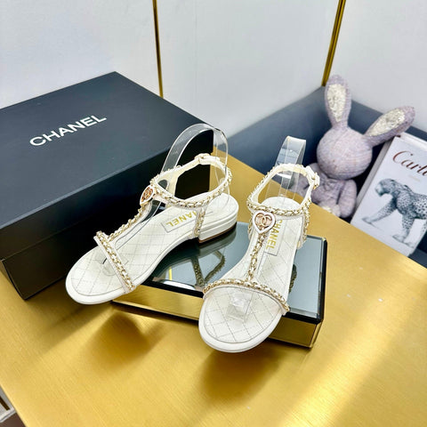 CC SANDAL 25S IN WHITE CALFSKIN WITH GOLD HARDWARE