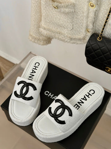 CLASSIC SLIPPERS THICK SOLE IN WHITE TWEED