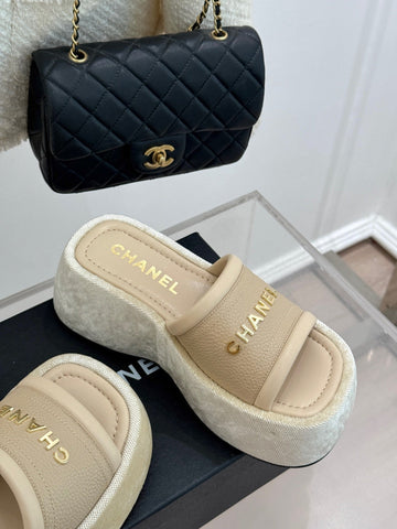 PLATFORM SLIPPERS IN CAMEL BEIGE LAMBSKIN