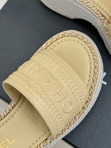 THICK SOLE WEDGE SLIPPERS IN BISQUE BEIGE CALFSKIN