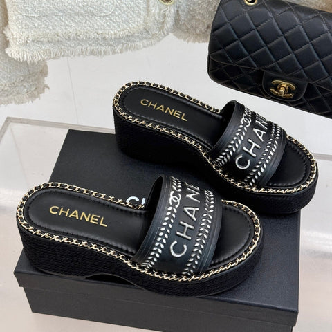 THICK SOLE WEDGE SLIPPERS IN BLACK MIX WHITE CALFSKIN