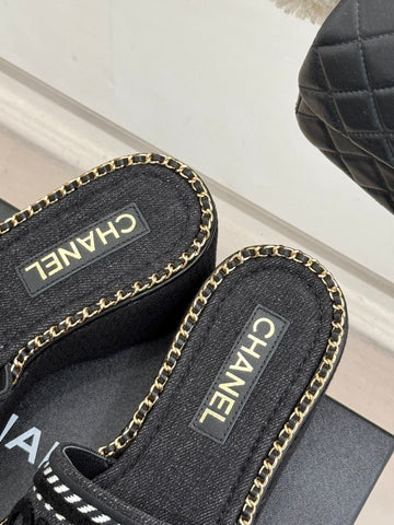 THICK SOLE WEDGE SLIPPERS IN BLACK DENIM FABRIC