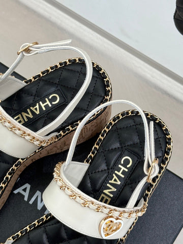 THICK-SOLED CHAIN HEART SANDAL IN WHITE LAMBSKIN