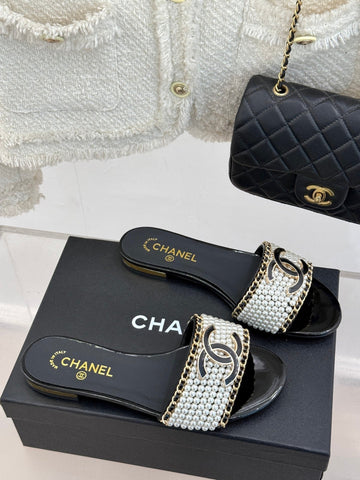 CC SLIDE SANDALS IN BLACK AND WHITE PEARL