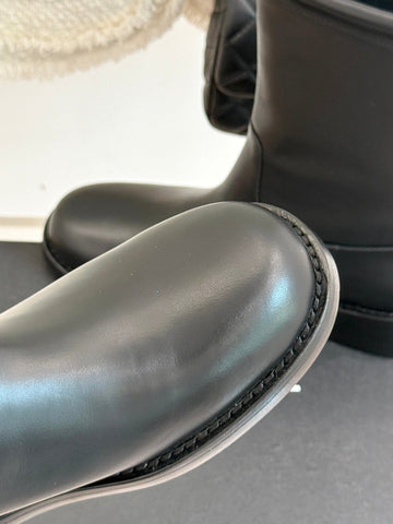 CC SHORT BOOTS IN BLACK CALFSKIN
