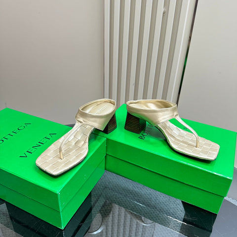 MARELLA THONG IN LIGHT GOLD LEATHER WITH SIGNATURE INTRECCIATO INSOLE 55 MM