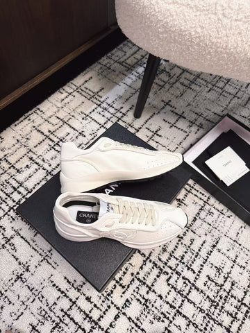 CLASSIC SNEAKERS IN WHITE SHEEPSKIN