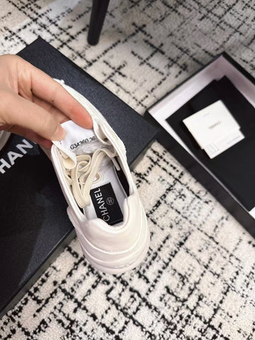 CLASSIC SNEAKERS IN WHITE SHEEPSKIN