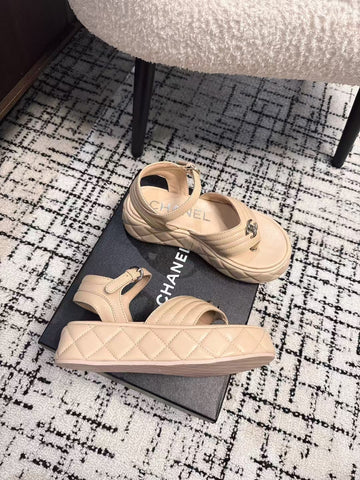 THICK-SOLED THONG SANDAL IN MACAROON BEIGE LAMBSKIN