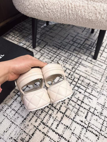 THICK-SOLED THONG SANDAL IN WHITE CREAM LAMBSKIN