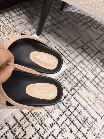 FLAT MULE IN LIGHT BROWN SUEDE WITH CRYSTALS