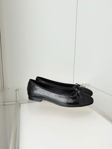 CHANEL 26S BALLET FLATS IN BLACK CALFSKIN WITH FABRIC TOE CAP AND BOW