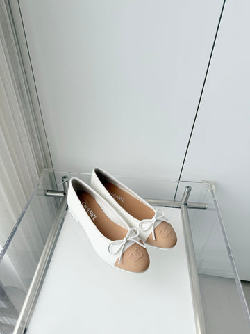 CHANEL 26S BALLET FLATS IN WHITE CALFSKIN WITH BEIGE TOE CAP AND BOW