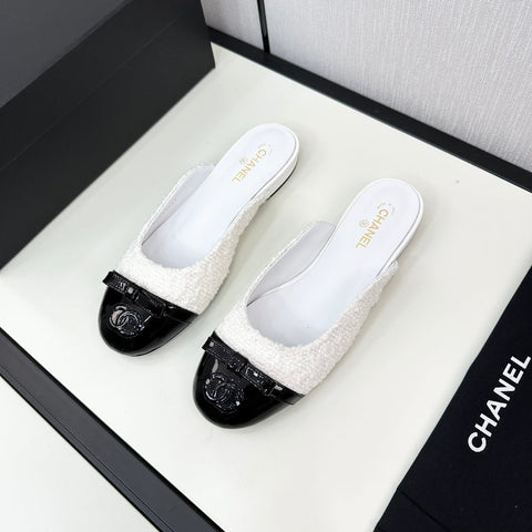 BOW MULE IN WHITE FUR AND BLACK CALFSKIN