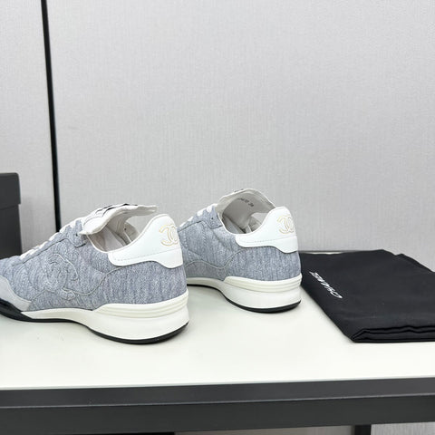 SPORTS SHOES IN GREY FABRIC