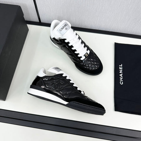 SPORTS SHOES IN GLOSSY BLACK CALFSKIN