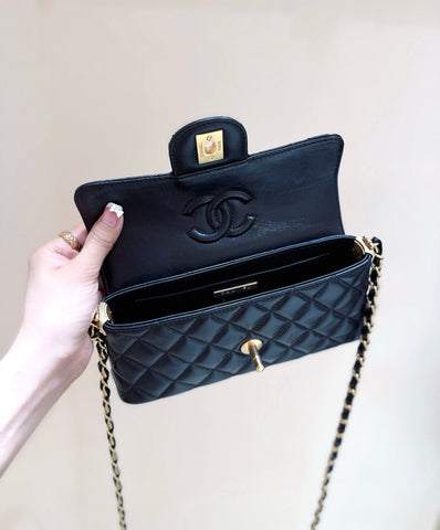 QUILTED FLAP BAG WITH HANDLE 20 IN BLACK LAMBSKIN GOLD PLATED METAL