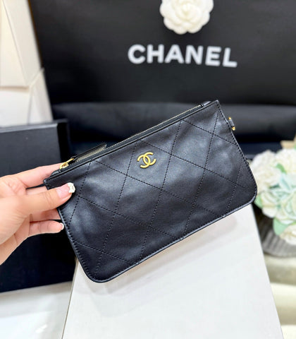 MEDIUM MAXI SHOPPING BAG 47 IN BLACK CALFSKIN GOLD-TONE METAL