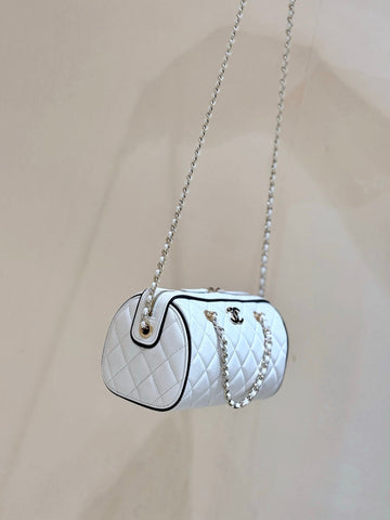 CHANEL 25S CLUTCH WITH CHAIN 18 IN WHITE LAMBSKIN