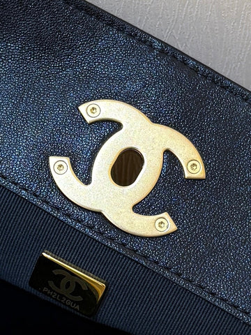 CHANEL 25S LARGE HOBO BAG 36 IN SUEDE COMBINED WITH LAMBSKIN GOLD HARDWARE