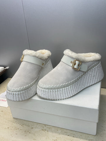 CHLOÉ 26S FUR-LINED WEDGE MULES IN LIGHT GREY SUEDE
