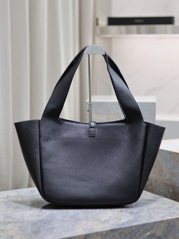 LE 5 À 7 BEA TOTE BAG 50 IN BLACK LAMBSKIN GOLD LOGO