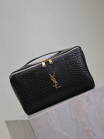 COMESTIC POUCH IN BLACK LAMBSKIN GOLD LOGO