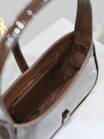 LE 5 À 7 MINI BAG 19 IN CHOCOLATE PATENT CALFSKIN GOLD LOGO
