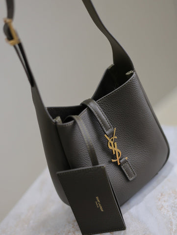 LE 5 À 7 MINI BAG 16 IN KHAKI GREEN LAMBSKIN