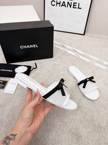 CHANEL 26S SLIDE SANDALS IN WHITE MESH AND CALFSKIN WITH BLACK RIBBON