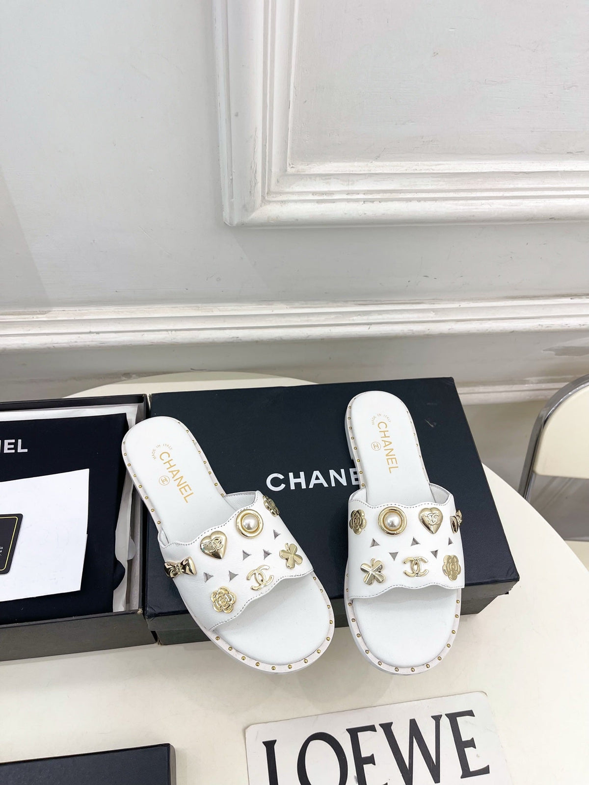 CHANEL 26S FLAT SANDALS IN WHITE LAMBSKIN CHARM-DECORATED