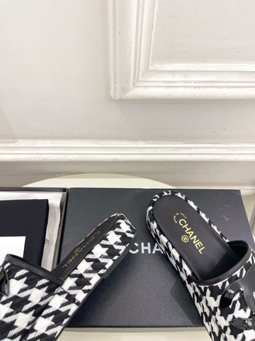 CHANEL 26S SANDALS 35 MM IN BLACK TWEED
