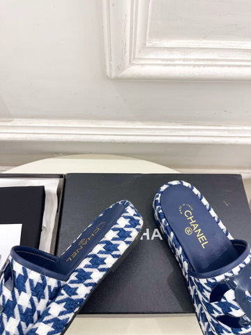 CHANEL 26S SANDALS 35 MM IN NAVY BLUE TWEED