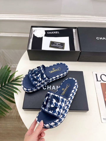 CHANEL 26S SANDALS 35 MM IN NAVY BLUE TWEED